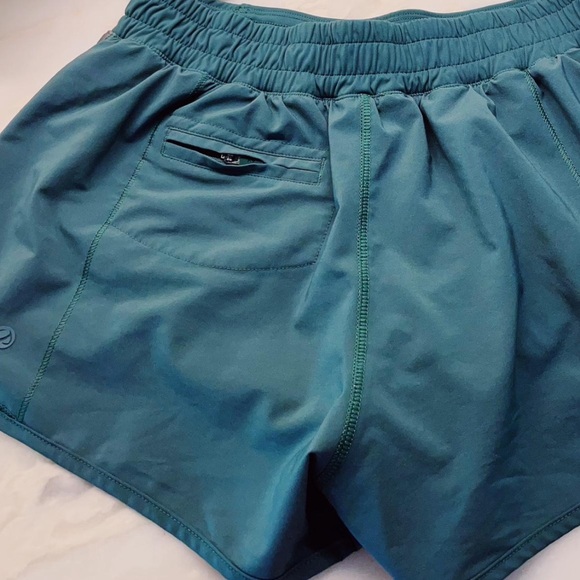 CRZ YOGA Green Smoke Shorts💚 - Picture 3 of 5